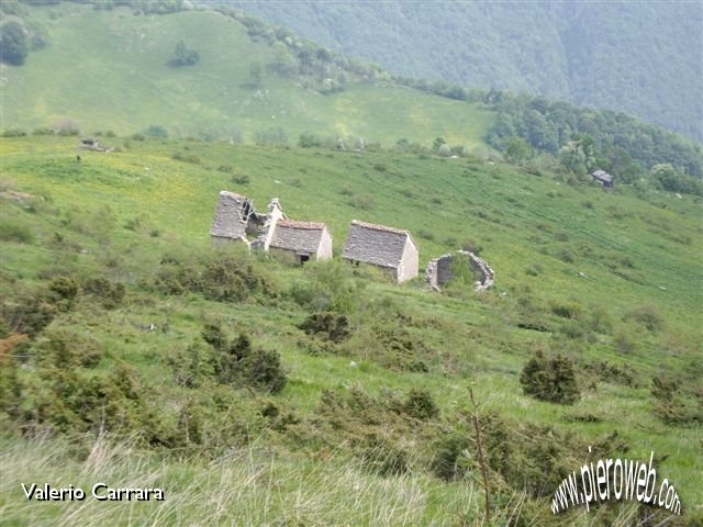 19 Ruderi di case tipiche della Val Taleggio .JPG - 19 Ruderi di case tipiche della Val Taleggio
